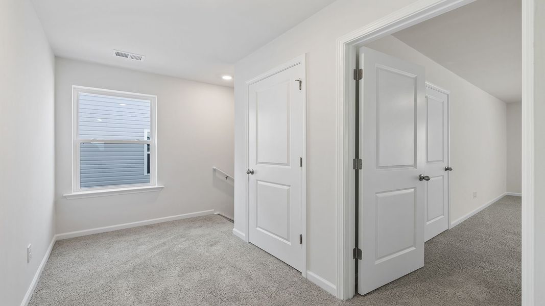 Spacious, unfurnished interior of a new home in Cloverdale Hills, Piedmont (Image 17).