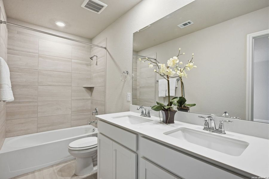 Furnished interior view inside a new home in Fox Falls, Boerne (Image 9).