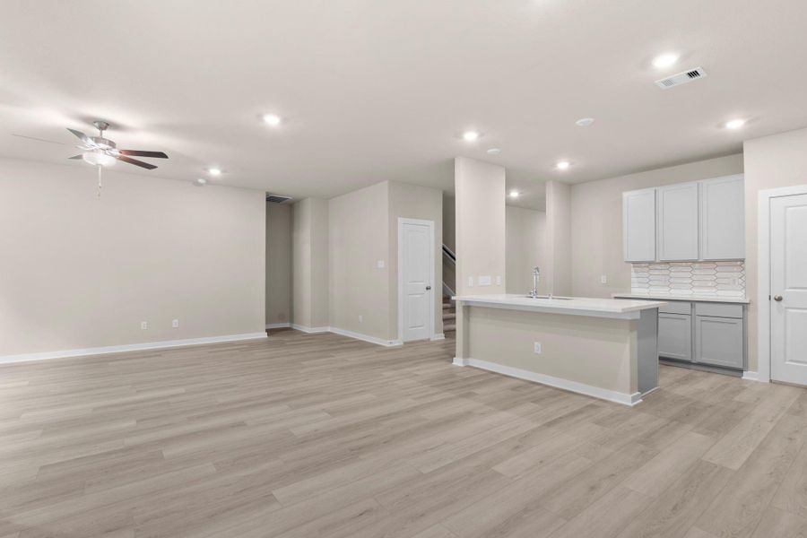 Spacious, unfurnished interior of a new home in Westridge Cove, Conroe (Image 14).