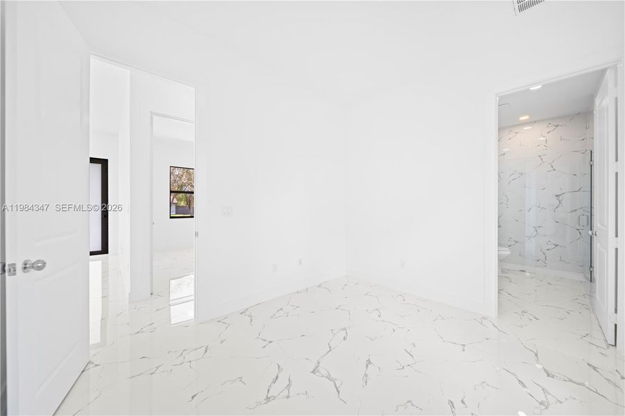 Spacious, unfurnished interior of a new home in , Lehigh Acres (Image 18).