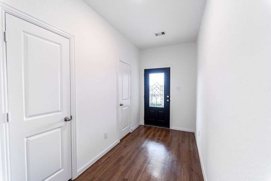 Spacious, unfurnished interior of a new home in Windrose Green, Angleton (Image 20).