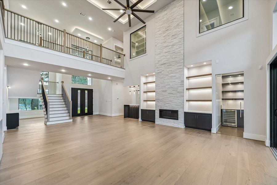 Spacious, unfurnished interior of a new home in , Sugar Land (Image 37).