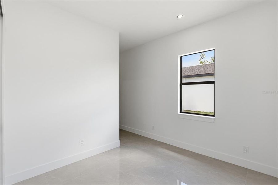 Spacious, unfurnished interior of a new home in , Lehigh Acres (Image 25).