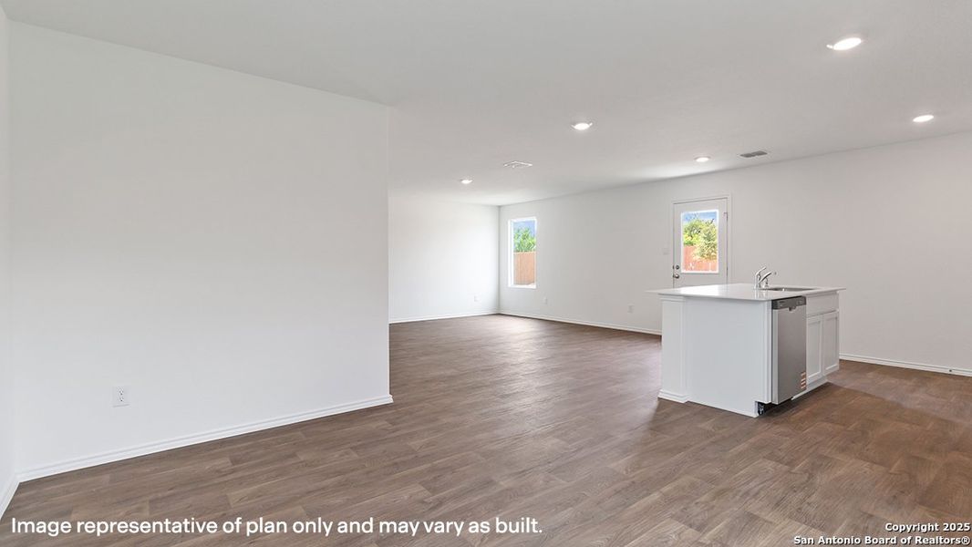 Spacious, unfurnished interior of a new home in Lucero, San Antonio (Image 23).
