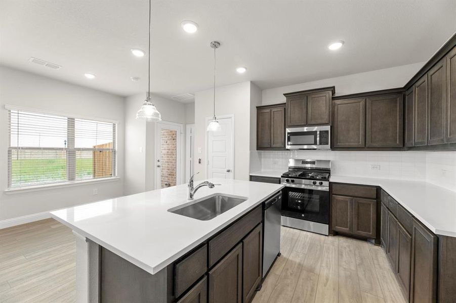 06_1076 Happy Holly - Kitchen