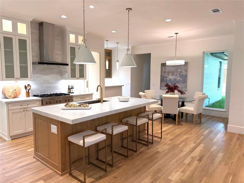 Kitchen with Breakfast Bar