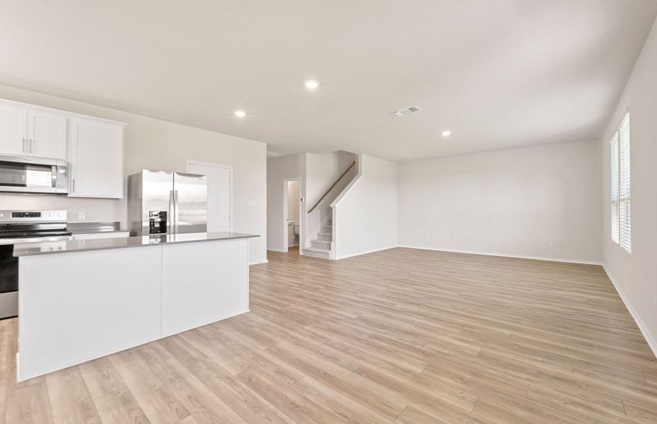 Spacious, unfurnished interior of a new home in Sonterra, Jarrell (Image 31).