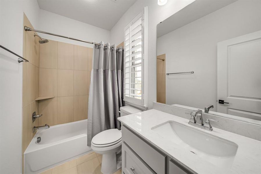 Furnished interior view inside a new home in Fields 50', Frisco (Image 32).