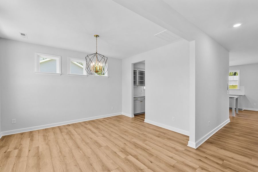 Spacious, unfurnished interior of a new home in Hanes Lake, Winston-Salem (Image 14).