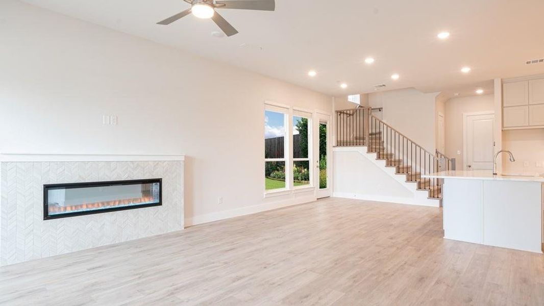 Spacious, unfurnished interior of a new home in The Abbey at Mercer Crossing, Farmers Branch (Image 25).