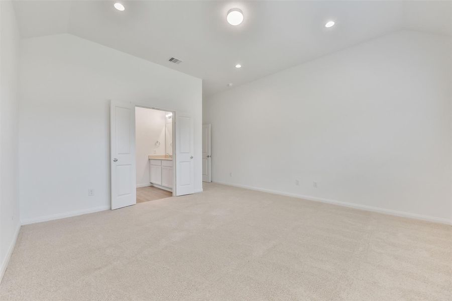 Spacious, unfurnished interior of a new home in King Oaks Village, Baytown (Image 27). Spacious, unfurnished interior of a new home in King Oaks Village, Baytown (Image 27).