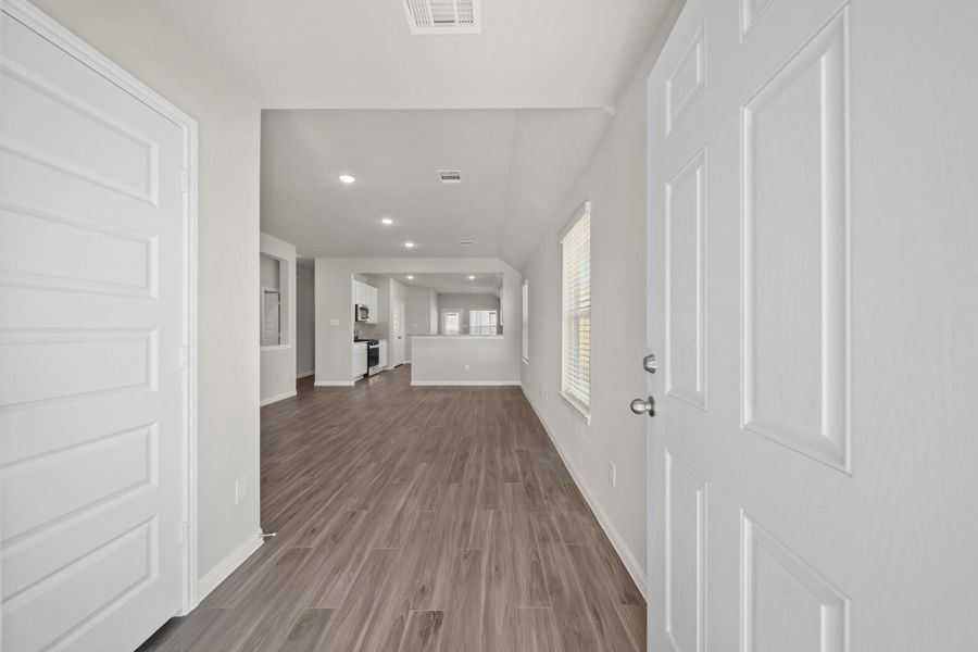 Spacious, unfurnished interior of a new home in Hunter's Creek, Huntsville (Image 6). Spacious, unfurnished interior of a new home in Hunter's Creek, Huntsville (Image 6).