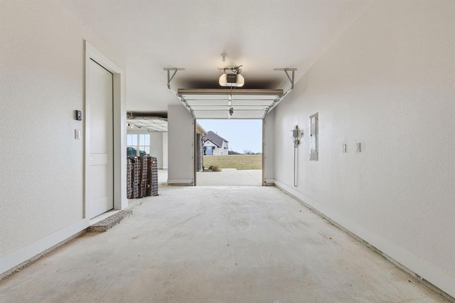 Spacious, unfurnished interior of a new home in , Mesquite (Image 33).