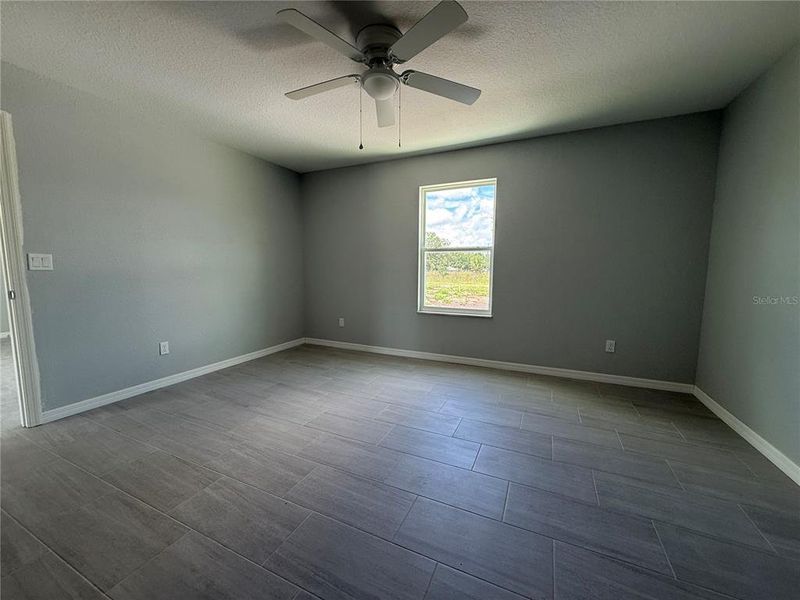 Spacious, unfurnished interior of a new home in , Dunnellon (Image 11).