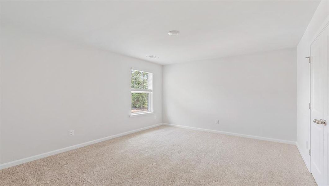 Spacious, unfurnished interior of a new home in Sherwood Manor, South Fulton (Image 15).