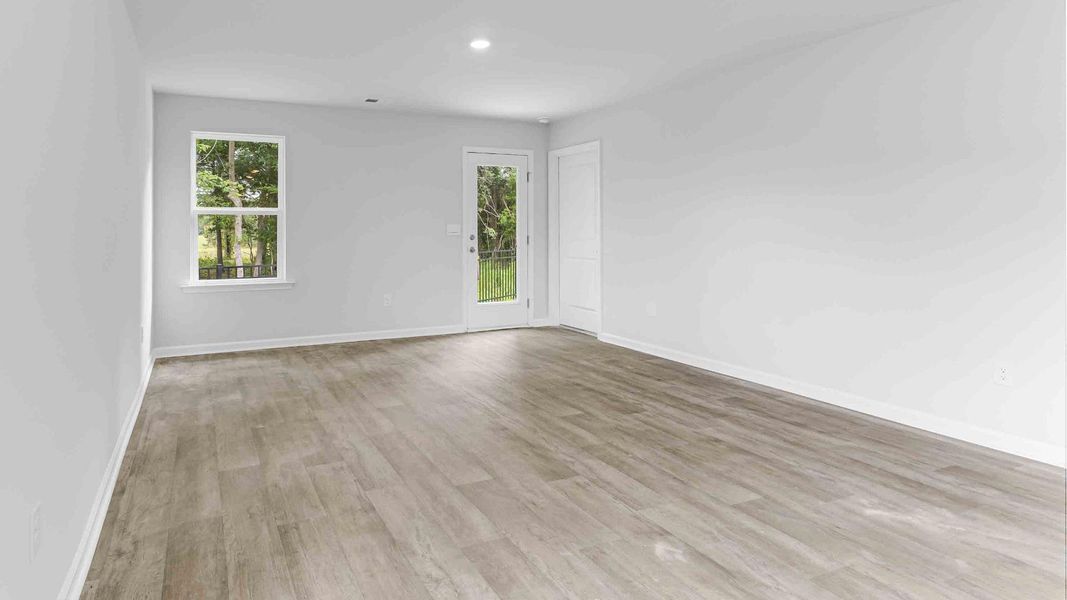 Spacious, unfurnished interior of a new home in Eagle Creek, Bolivia (Image 20).