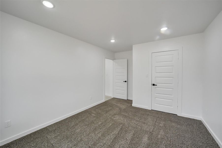 Spacious, unfurnished interior of a new home in , Conroe (Image 17).