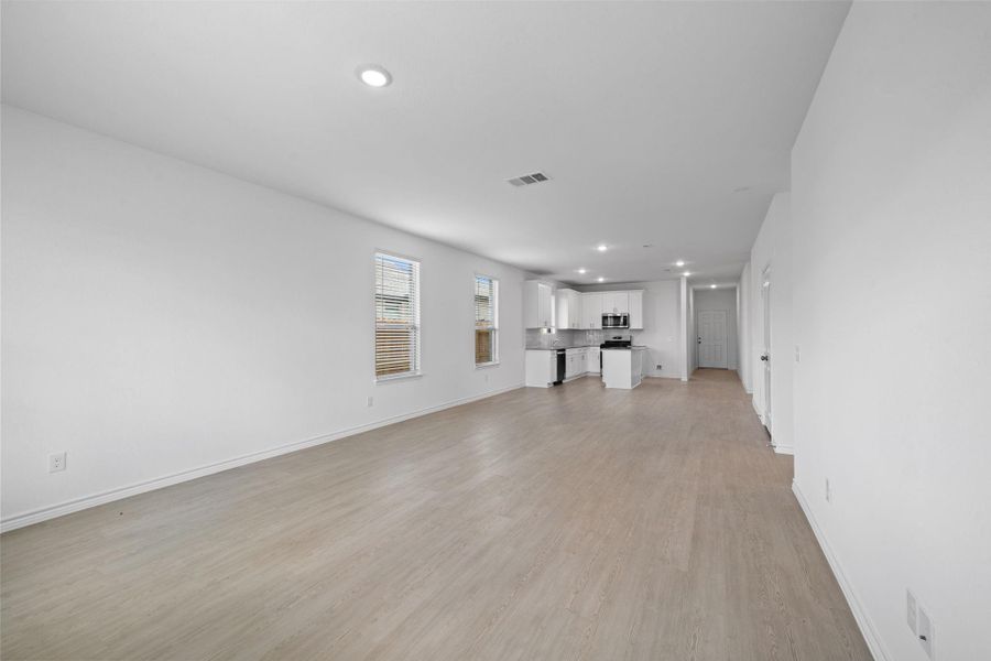 Spacious, unfurnished interior of a new home in River Ranch, Dayton (Image 13).