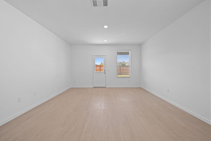 Spacious, unfurnished interior of a new home in Crosby Farms, Crosby (Image 21).