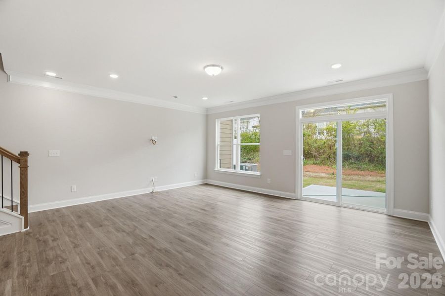 Spacious, unfurnished interior of a new home in Harrisburg Village, Harrisburg (Image 33).