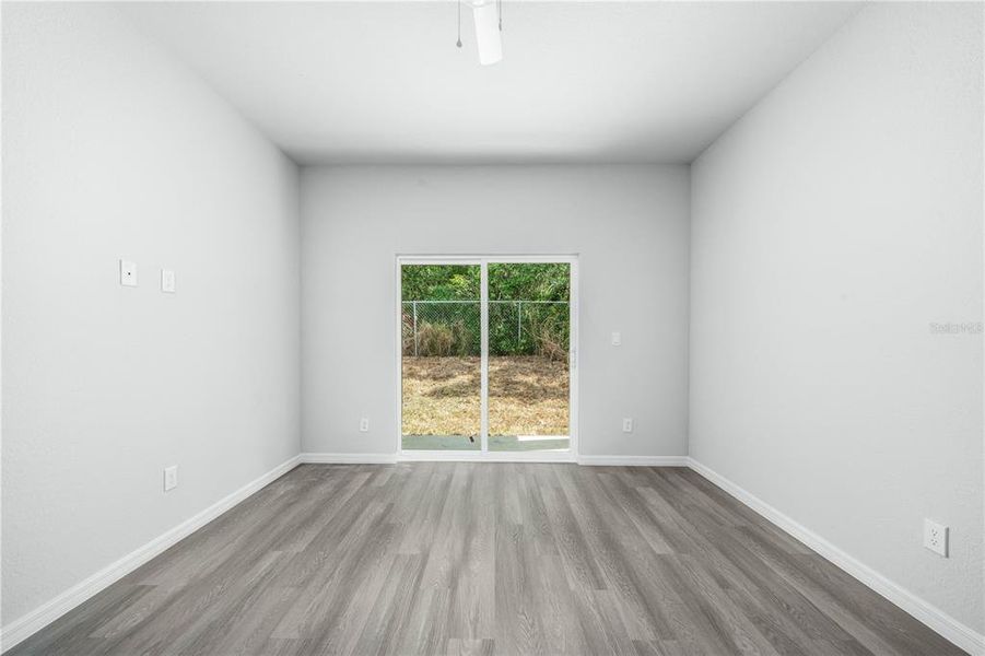 Spacious, unfurnished interior of a new home in , Sebring (Image 19).