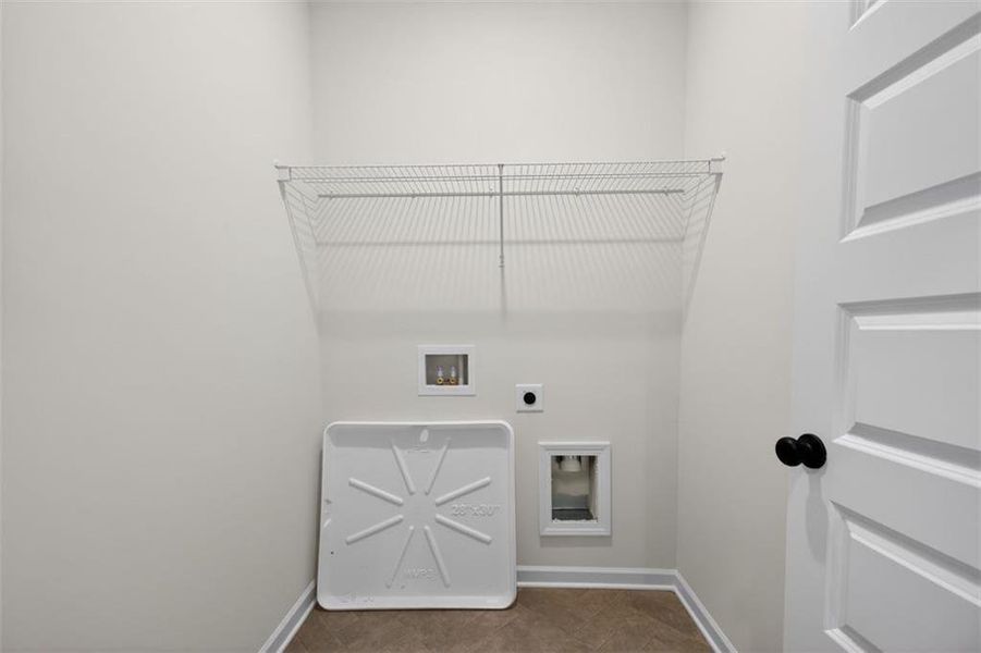Spacious, unfurnished interior of a new home in Sanders Park, Austell (Image 32).