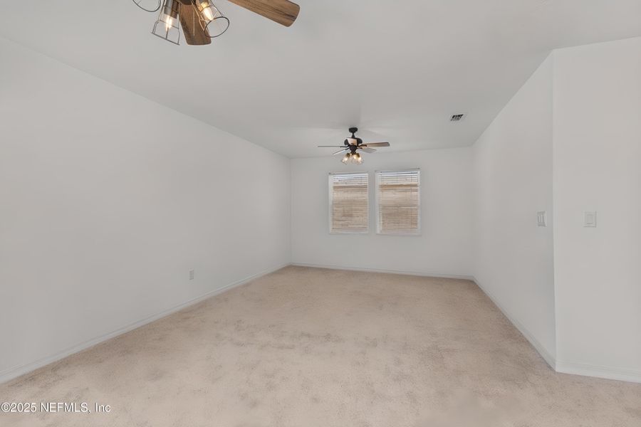 Spacious, unfurnished interior of a new home in Bradley Pond, Jacksonville (Image 23).