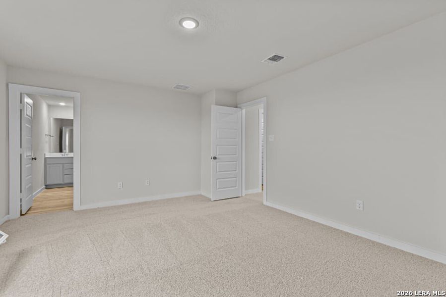 Spacious, unfurnished interior of a new home in Applewhite Meadows, San Antonio (Image 21).