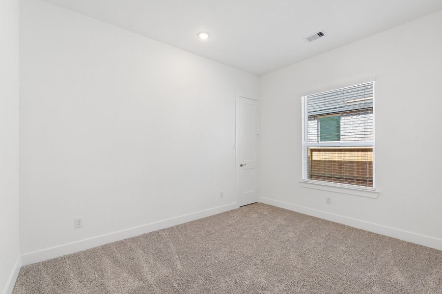 Spacious, unfurnished interior of a new home in Riceland, Mont Belvieu (Image 33).