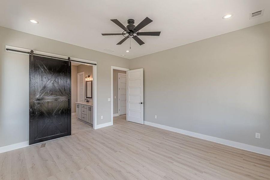 Spacious, unfurnished interior of a new home in , Bremen (Image 45). Spacious, unfurnished interior of a new home in , Bremen (Image 45).