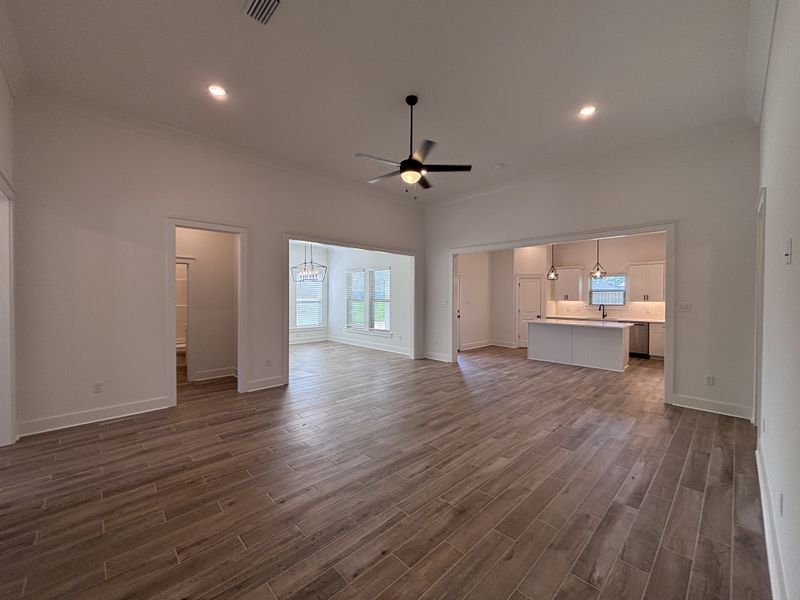 Spacious, unfurnished interior of a new home in Bird Song at Hammock Bay, Freeport (Image 18).