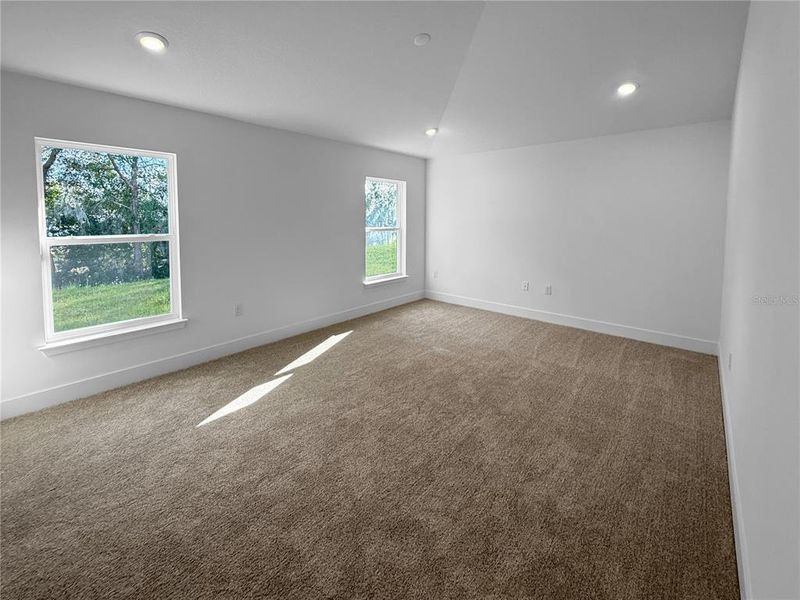 Spacious, unfurnished interior of a new home in Arbor Park, Leesburg (Image 7).