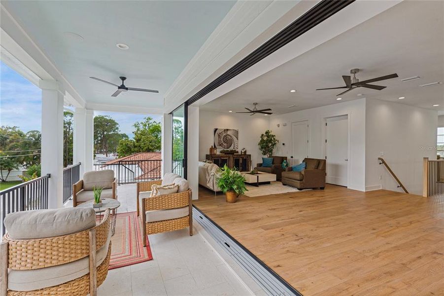 Exterior details and patio area of a home in , St. Petersburg (Image 2).