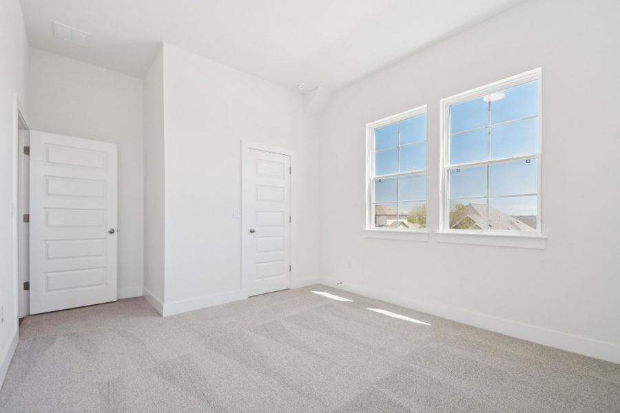 Spacious, unfurnished interior of a new home in Persimmon, Buda (Image 20).