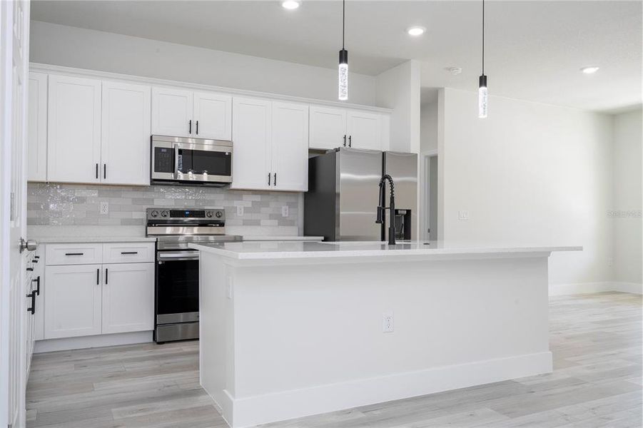 Spacious, unfurnished interior of a new home in , Citrus Springs (Image 4).