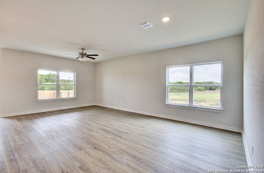 Spacious, unfurnished interior of a new home in Cloud Country, New Braunfels (Image 21).