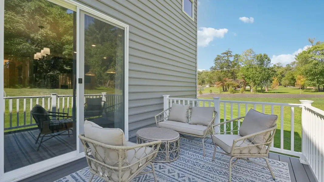 Representative exterior details of a home built from the Jamestown by D.R. Horton in Fountain View, Ormond Beach (Image 4).