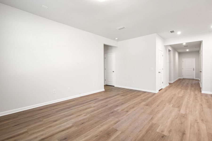 Spacious, unfurnished interior of a new home in Heartwood, Richmond Hill (Image 12).