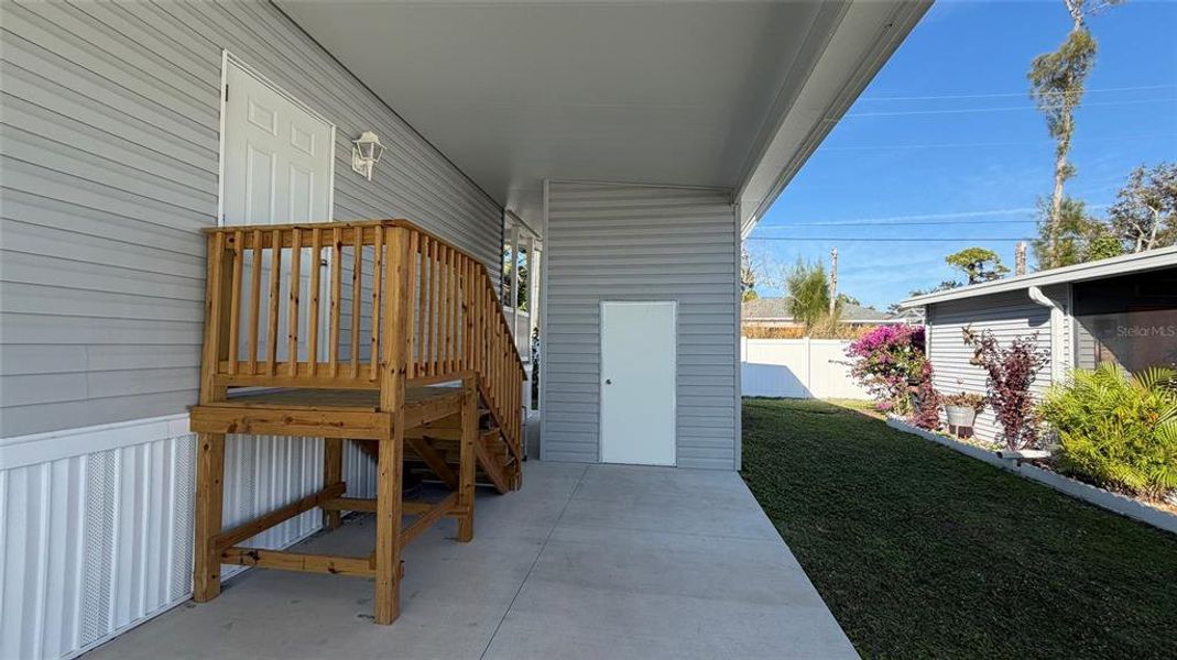 Exterior details and patio area of a home in , Venice (Image 19).