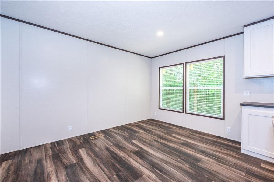 Spacious, unfurnished interior of a new home in , Jasper (Image 22).