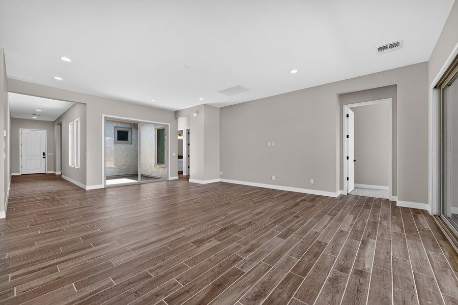 Spacious, unfurnished interior of a new home in Ladera Trails, Queen Creek (Image 17).