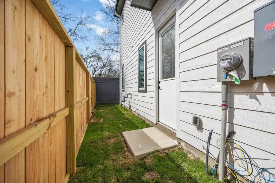 Exterior details and patio area of a home in Fulton Crossing, Houston (Image 3). Exterior details and patio area of a home in Fulton Crossing, Houston (Image 3).