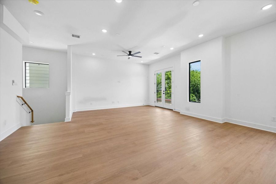 Spacious, unfurnished interior of a new home in , Houston (Image 22).