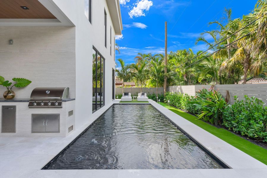 Exterior details and patio area of a home in , Fort Lauderdale (Image 21).