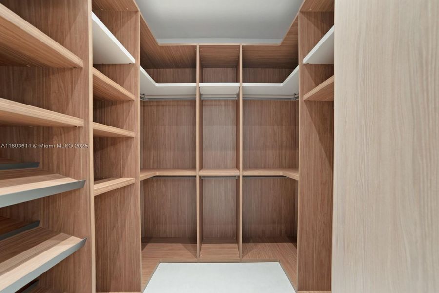 Image 70 of a home in .