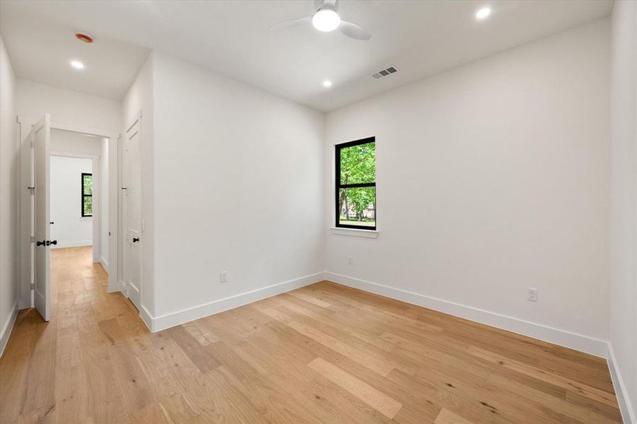 Spacious, unfurnished interior of a new home in , Corsicana (Image 27).