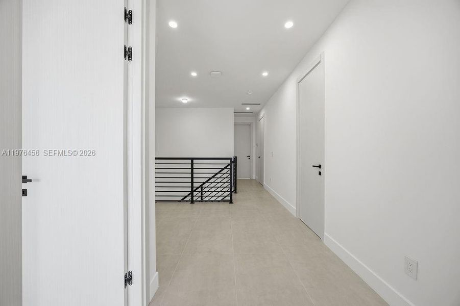 Spacious, unfurnished interior of a new home in , Fort Lauderdale (Image 47).