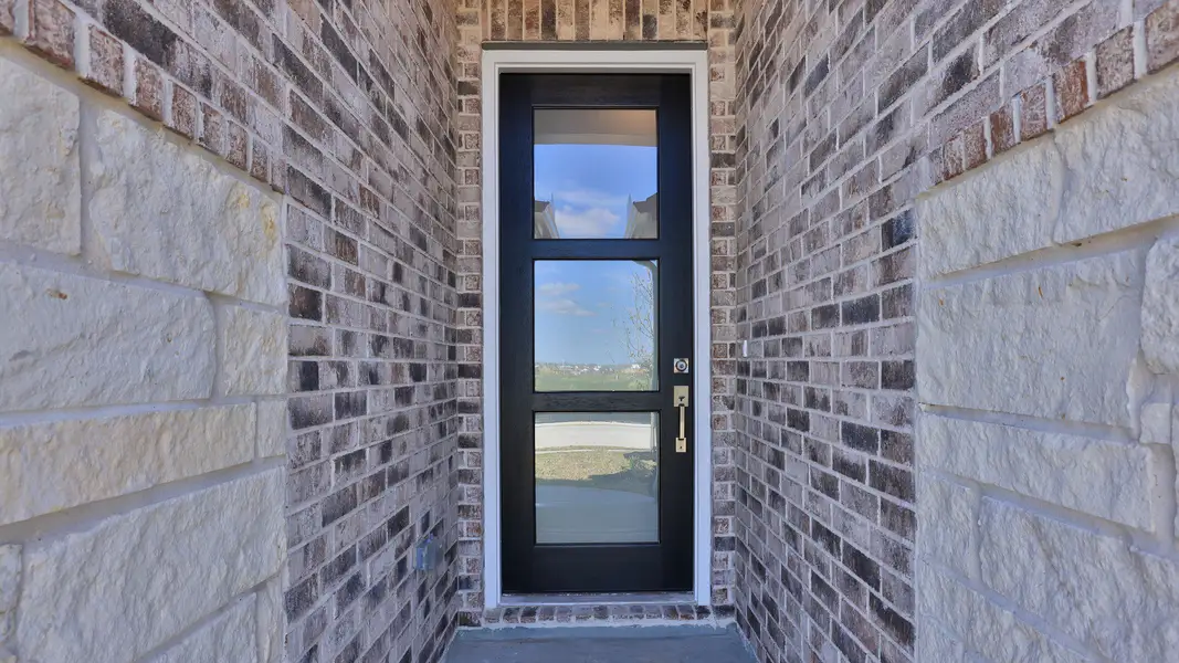 Exterior details and patio area of a home in River Ranch, Dayton (Image 3).