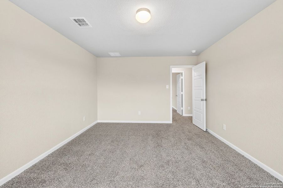 Spacious, unfurnished interior of a new home in Winding Brook, San Antonio (Image 41).