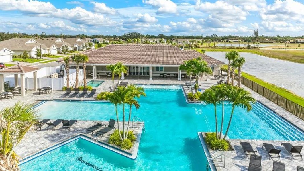 Community amenities in Central Parc, North Port (Image 16).